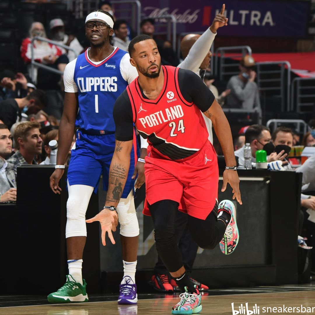 更多冰球新 更多冰球新