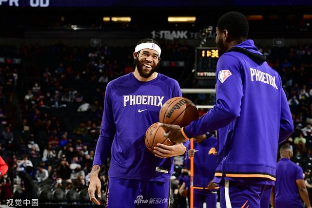 虽然他享有 虽然他享有